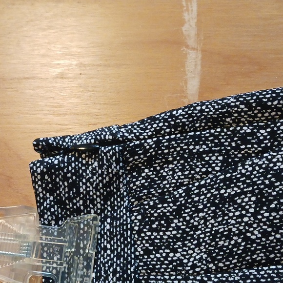 Express Shorts - Picture 6 of 9